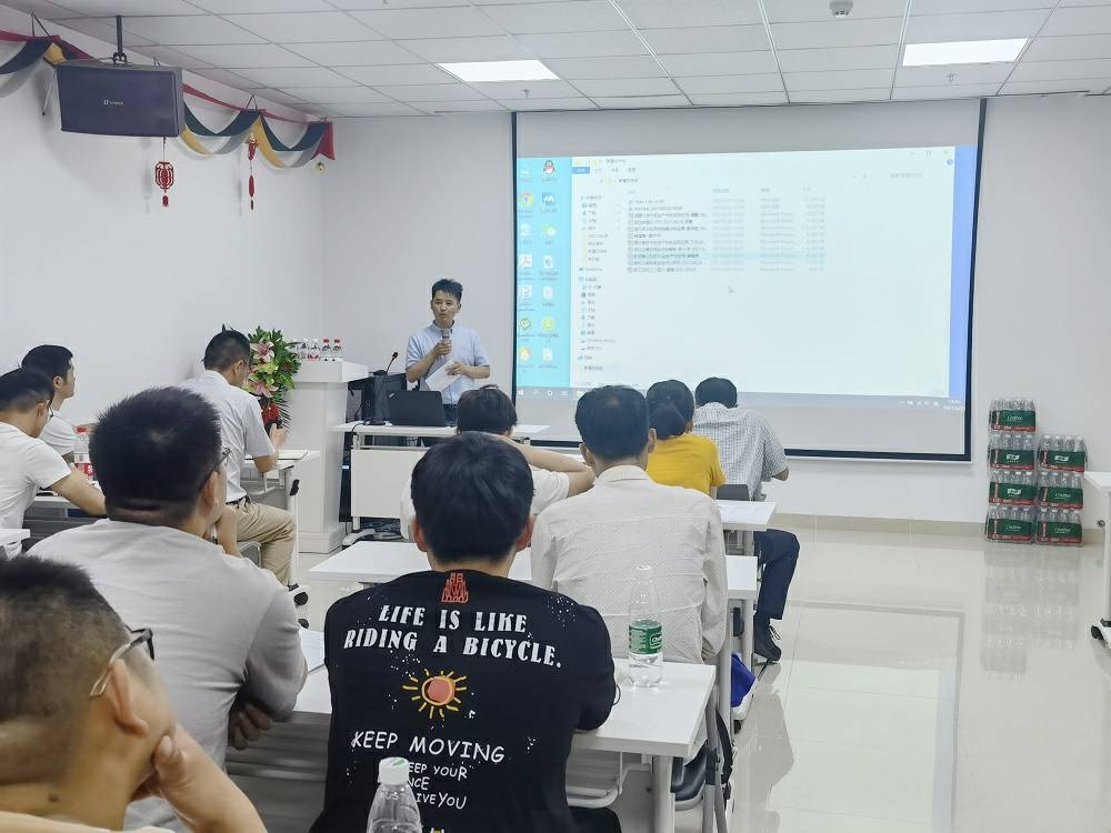 深圳邵辉在线心理咨询有限公司药业技术交流会 (3) - 副本.jpg